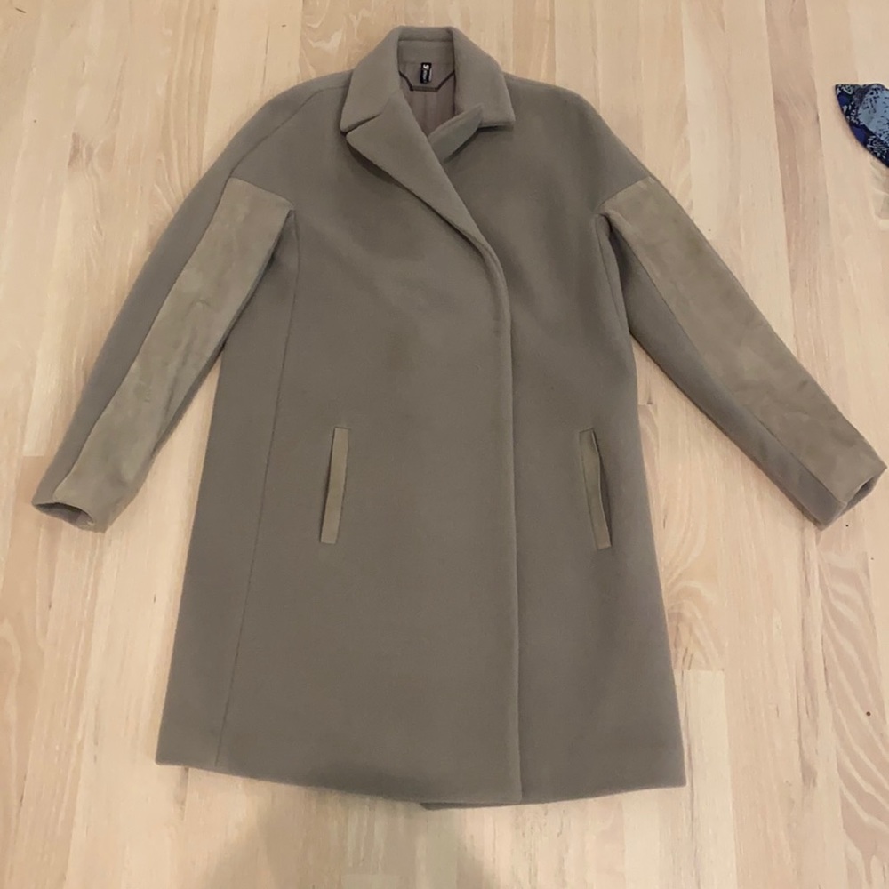 Elie Tahari size S gray coat
